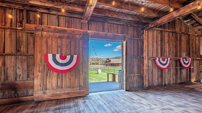 Front Barn Door Openings Gold Creek Barn Venue